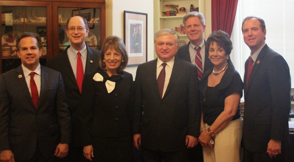 385. Minister Nalbandian meets Congress Armenian Caucus