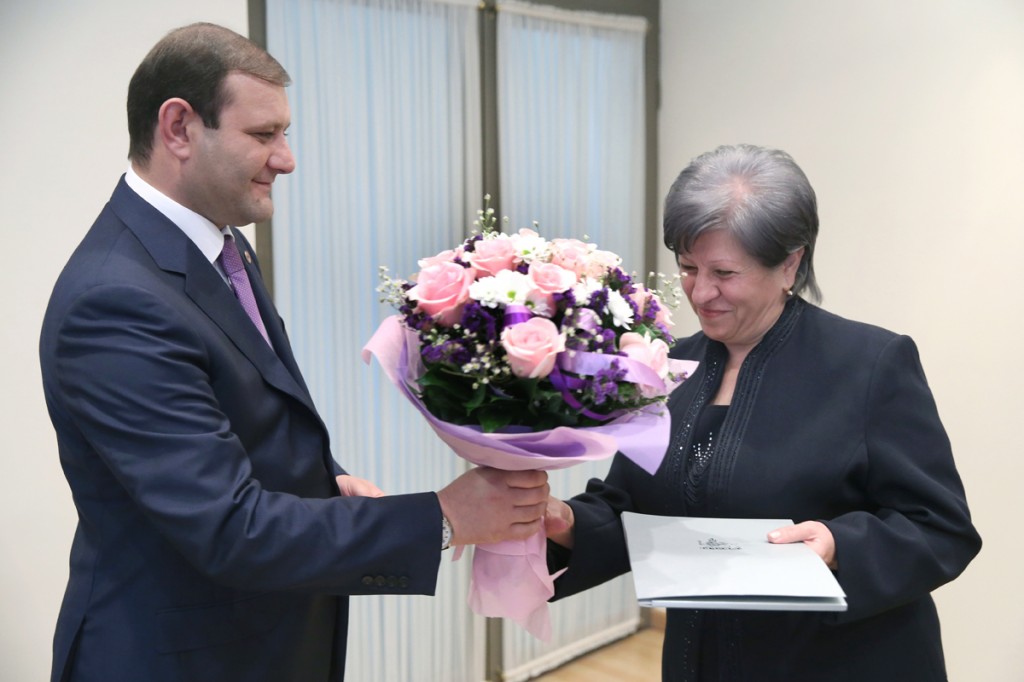 Երևանի քաղաքապետարան,Տարոն Մարգարյան,պարգևներ,սոց աշխատողներ