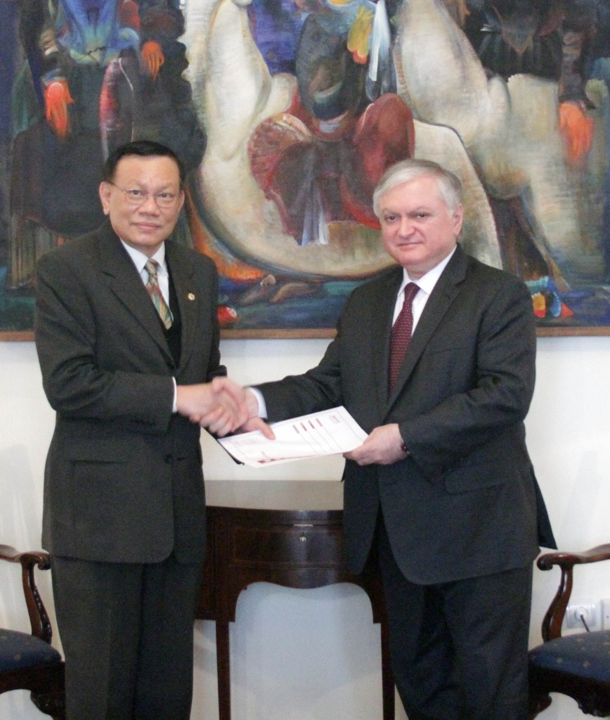 39. Ambassador of Thailand presented the copy of his credentials to the minister Nalbandian 10.02.2014