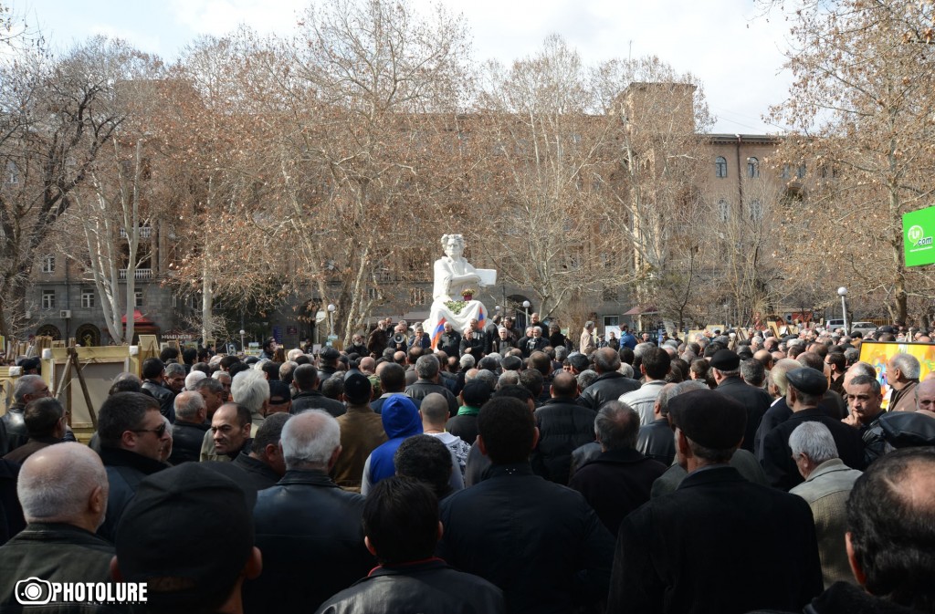 Karabakh war participants rally near Saryan statue in Yerevan