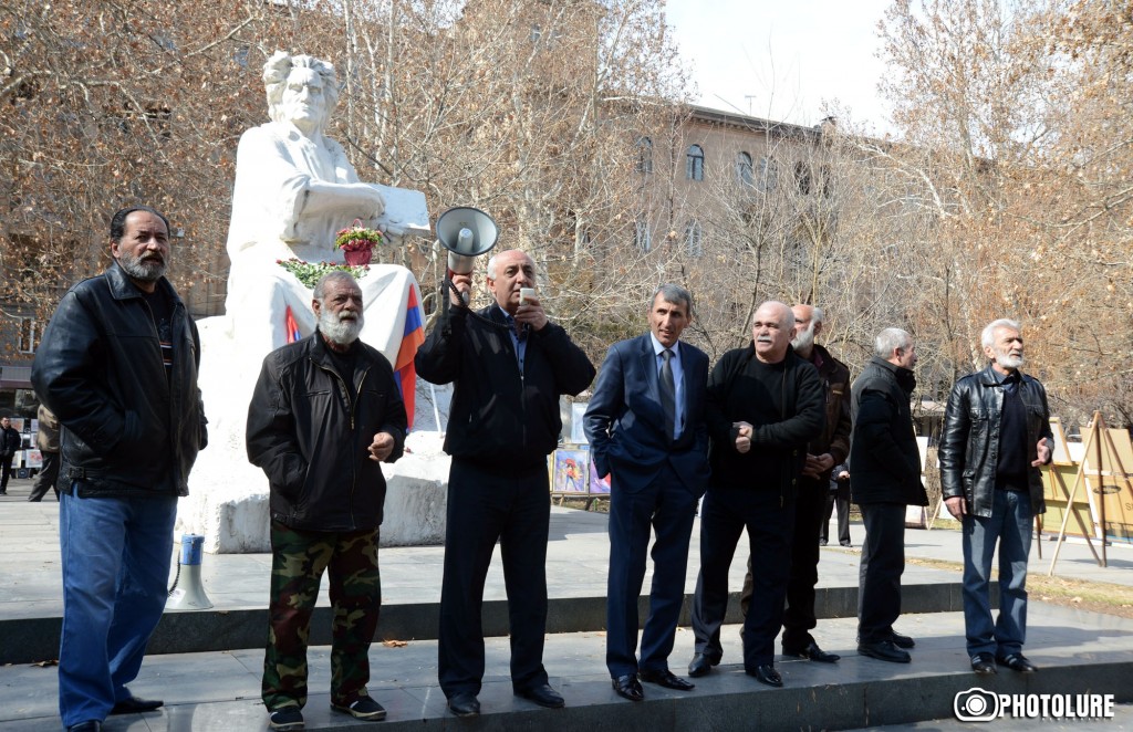 Karabakh war participants rally near Saryan statue in Yerevan