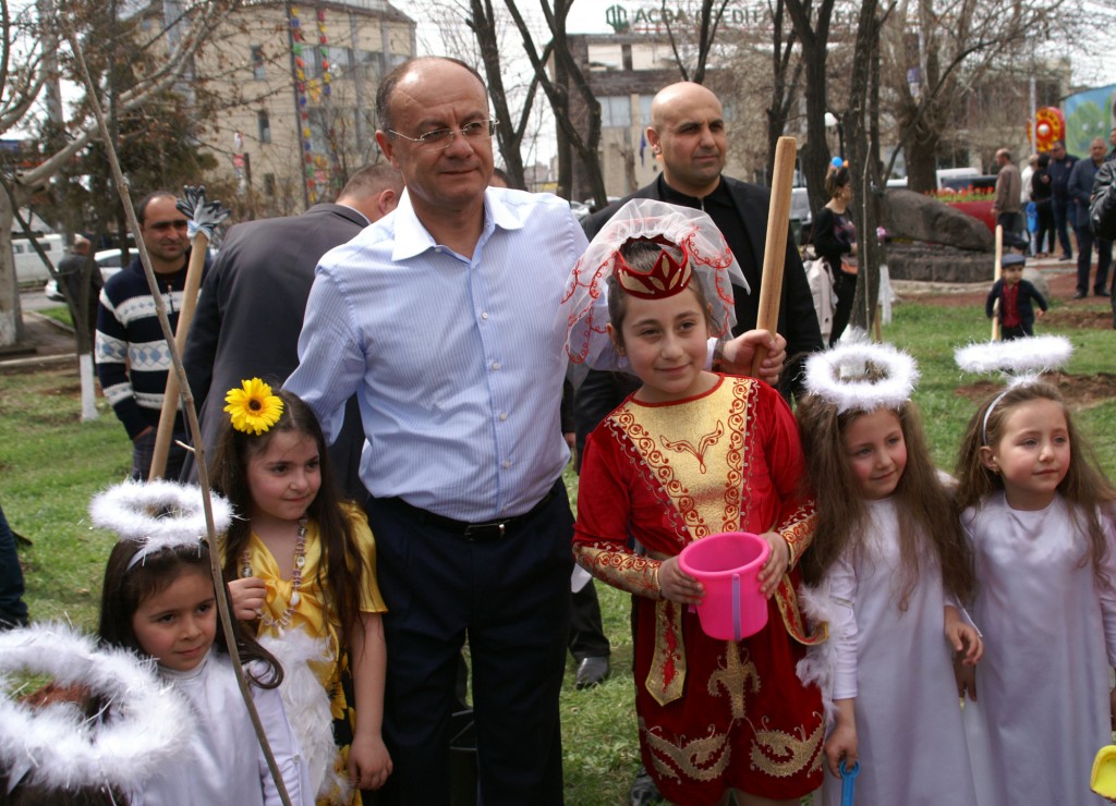 ՀՀ զինված ուժերը մասնակցել են համաքաղաքային շաբաթօրյակին և ծառատունկին      