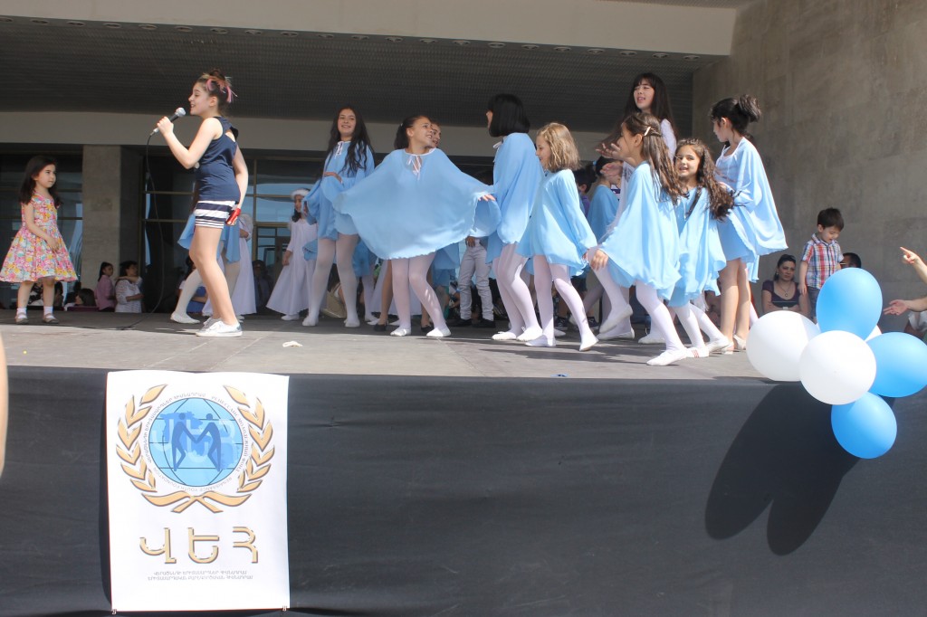 փոքրիկ երգիչներ