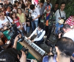 An open-air concert of pianist and composer Tigran Hamasyan in defense of the house of Afrikyans family took place in the yard of the house