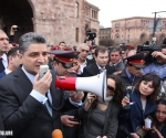 Former PM Tigran Sargsyan meets with the activists of "Dem Em" civil initiative on Nalbandyan street