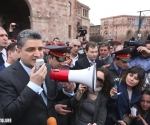 Former PM Tigran Sargsyan meets with the activists of "Dem Em" civil initiative on Nalbandyan street