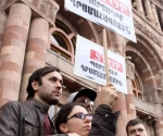 Protest action against the mandatory pension payments was satged in front of the head office of the Republican Party of Armenia