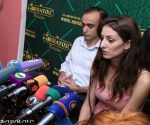 Hrachya Harutyunyanâs daughter Lilit Harutyunyan and expert of international law Taron Simonyan are guests in Armat press club