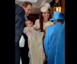 LONDON, ENGLAND - OCTOBER 23:  Prince William, Duke of Cambridge and Catherine, Duchess of Cambridge talk to Queen Elizabeth II (R) as they arrive, holding their son Prince George, at Chapel Royal in St James's Palace, ahead of the christening of the three month-old Prince George of Cambridge by the Archbishop of Canterbury on October 23, 2013 in London, England. (Photo by John Stillwell - WPA Pool /Getty Images)