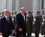 RA President Serzh Sargsyan welcomes his Georgian counterpart Giorgi Margvelashvili at the RA Presidential Residence in Yerevan