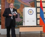 Levon Ter-Petrosyan votes in Yerevan City Council elections at Yerevan specialized music school after Spendiaryan